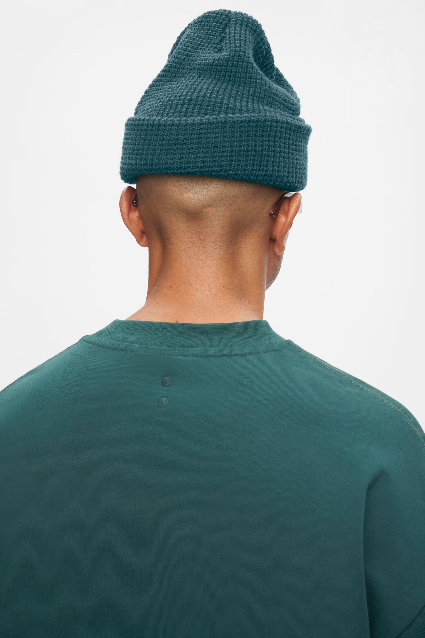 block mock neck t-shirt epsom green/ecru