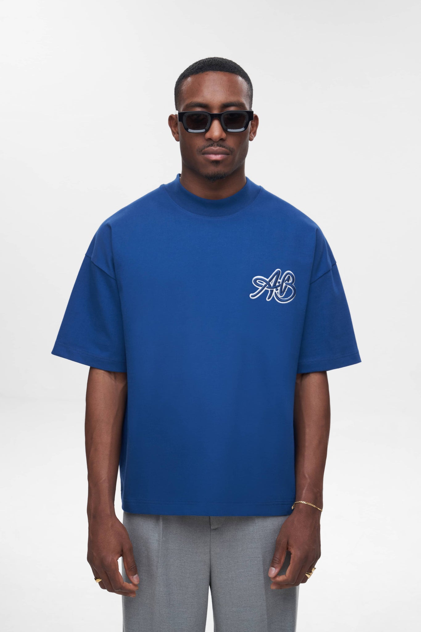 initial mock neck t-shirt estate blue/white