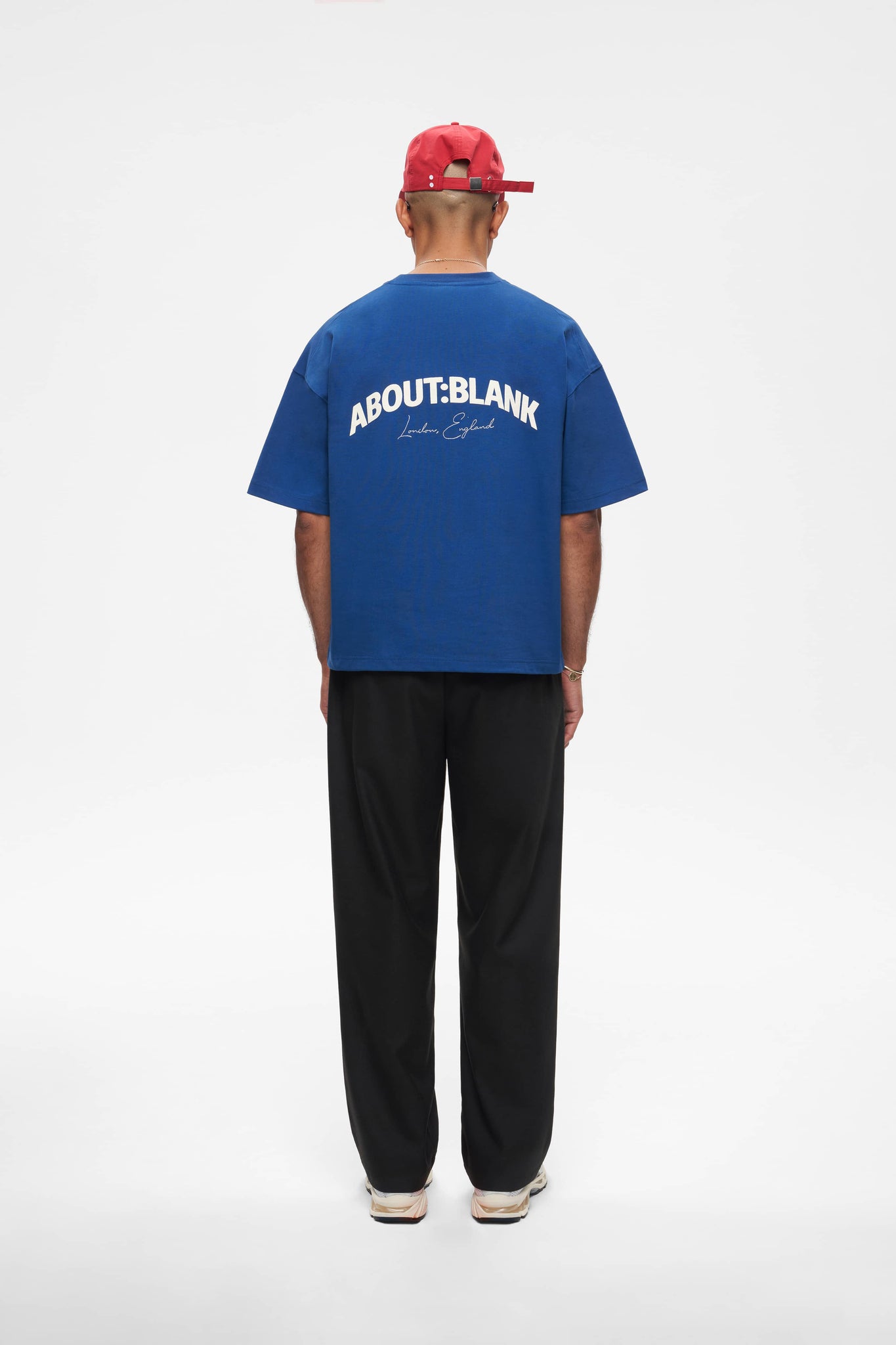 arched logo t-shirt estate blue/ecru
