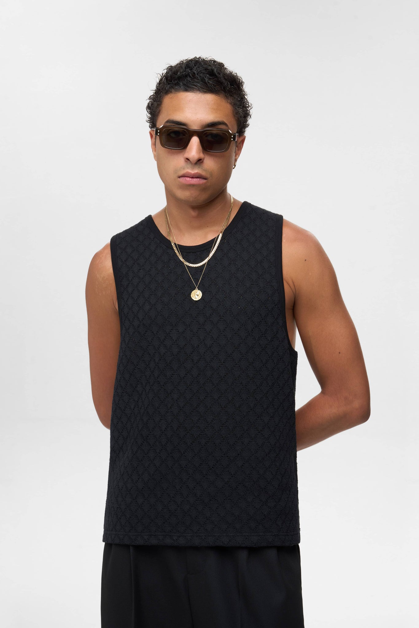 knitted vest black