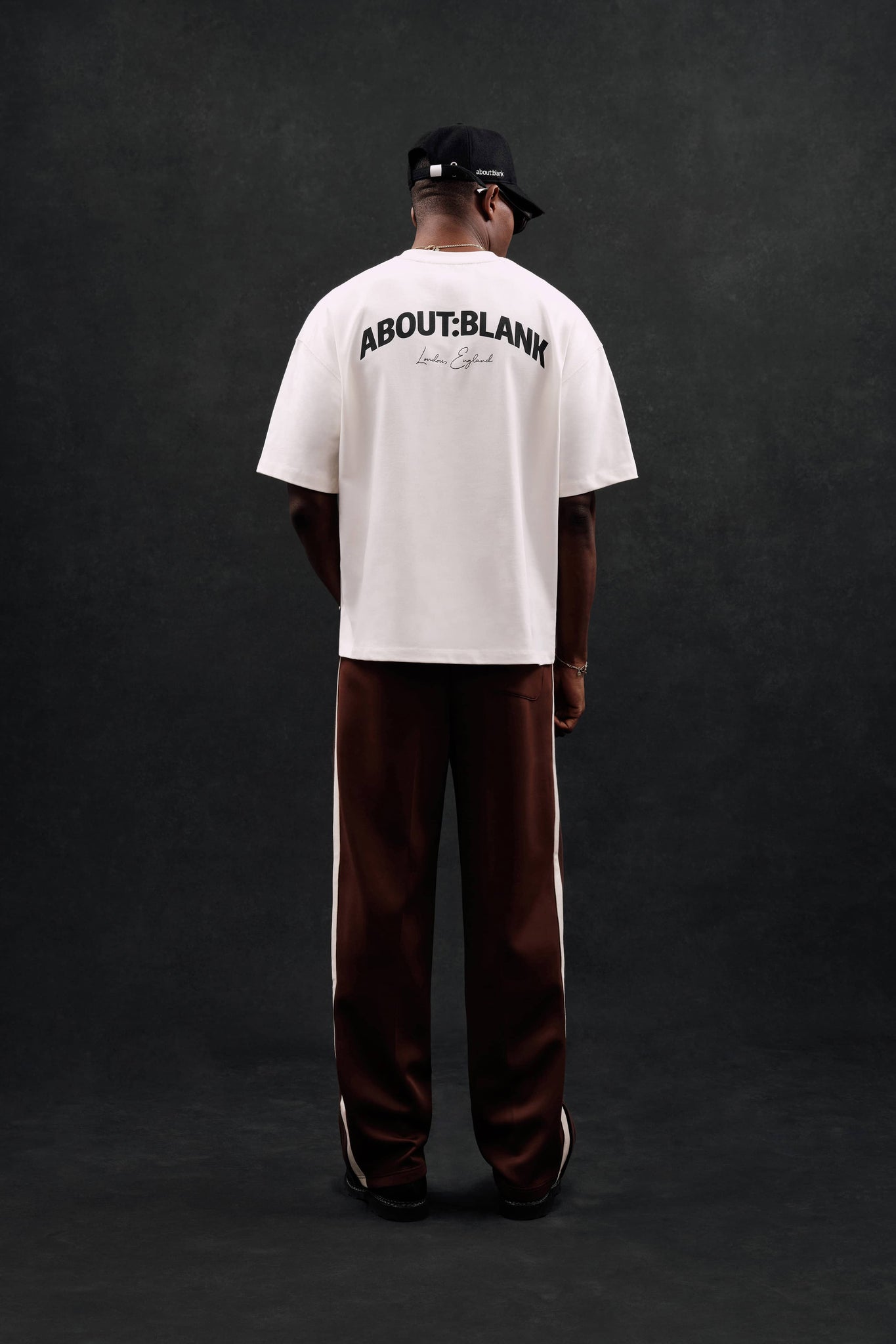 arched logo t-shirt oat/black