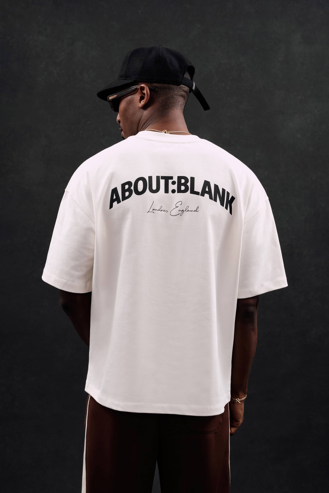 arched logo t-shirt oat/black