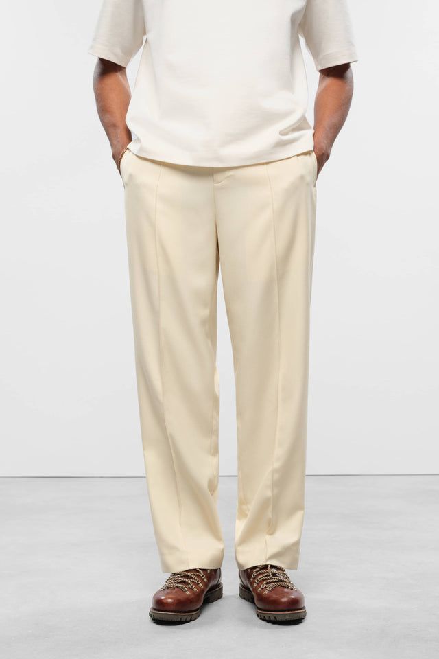 everyday pleated trouser ecru