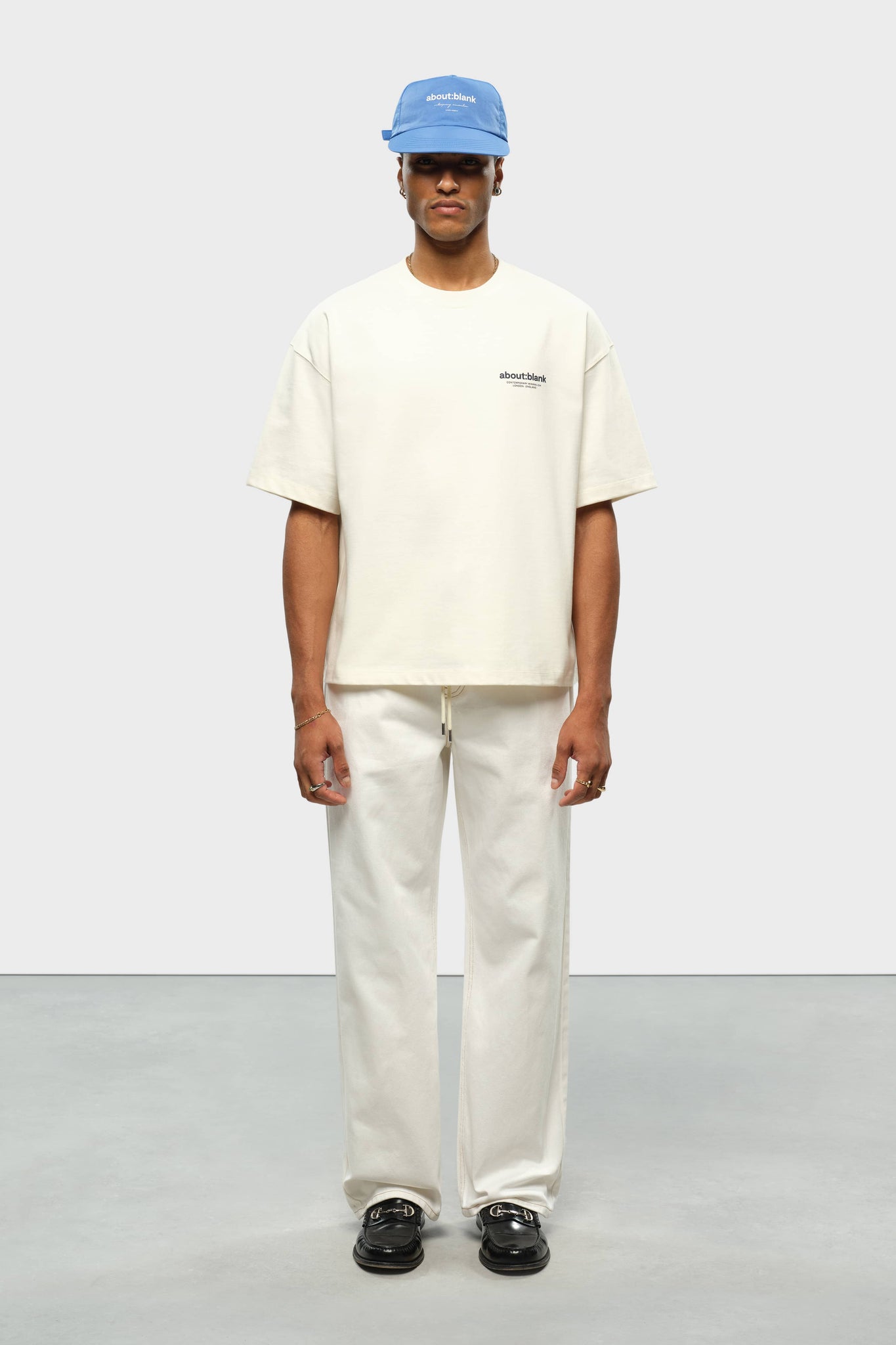 emblem t-shirt oat