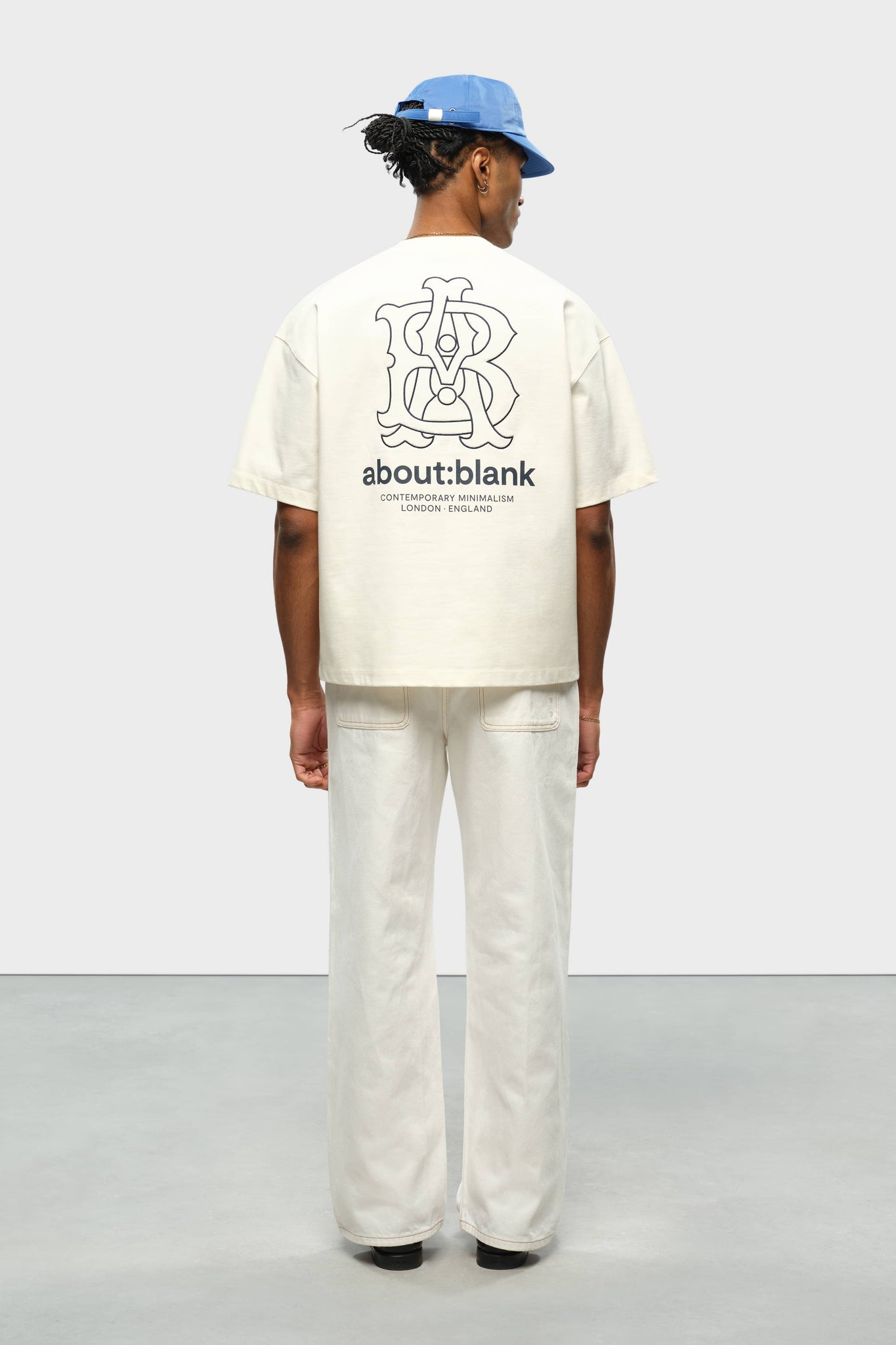 emblem t-shirt oat