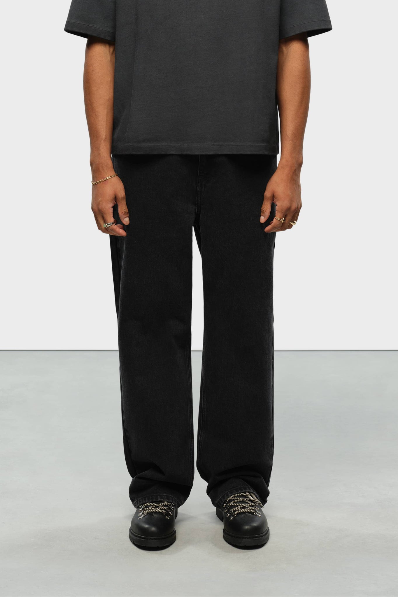 relaxed denim jean black