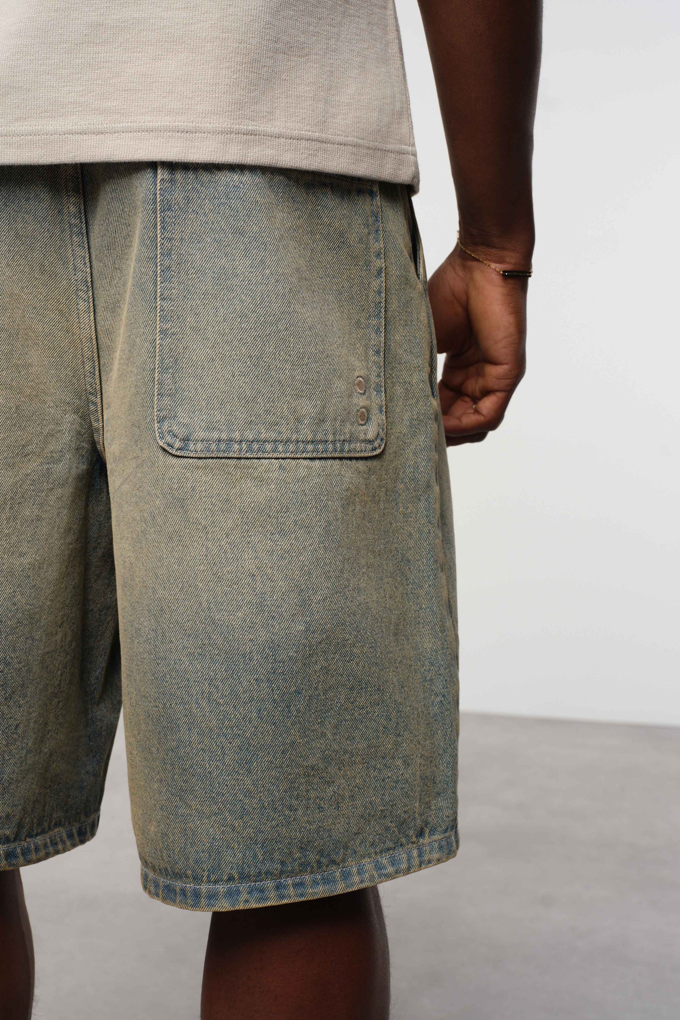 wide denim short dirty wash