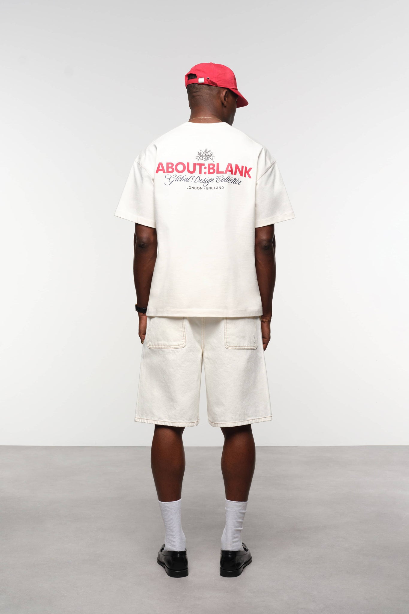 blazon t-shirt oat/red/black