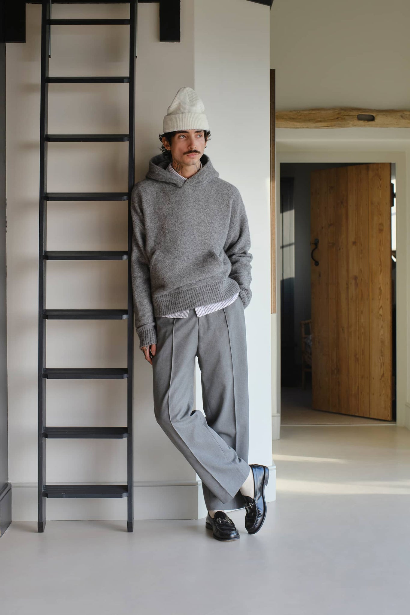 everyday pleated trousers light grey