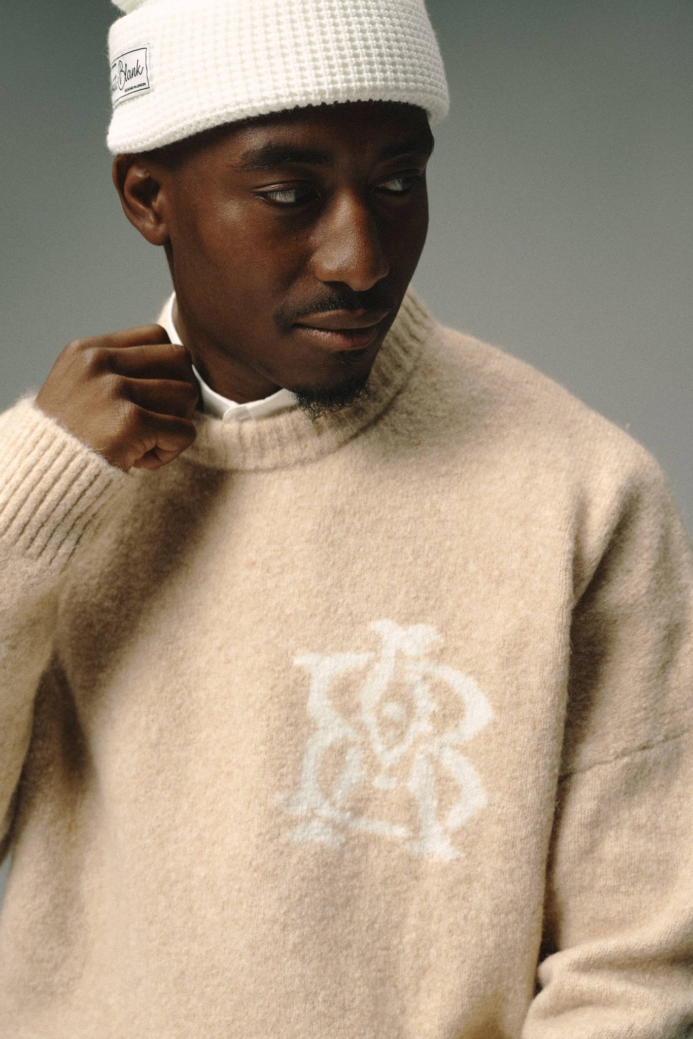 monogram knitted crewneck sand/ecru