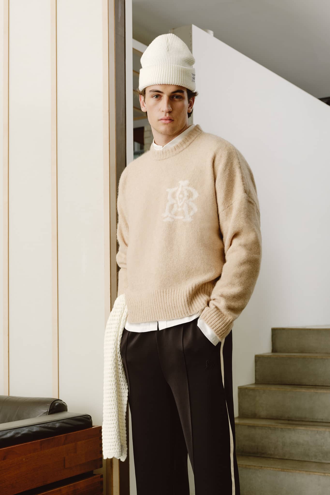 monogram knitted crewneck sand/ecru